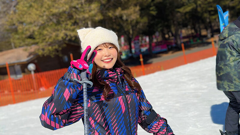 「素人女子大生つむぐ＆みのりのスノボ旅行ハメ撮り映像！春休み雪山で3P乱交パーティー」のサンプル画像4枚目