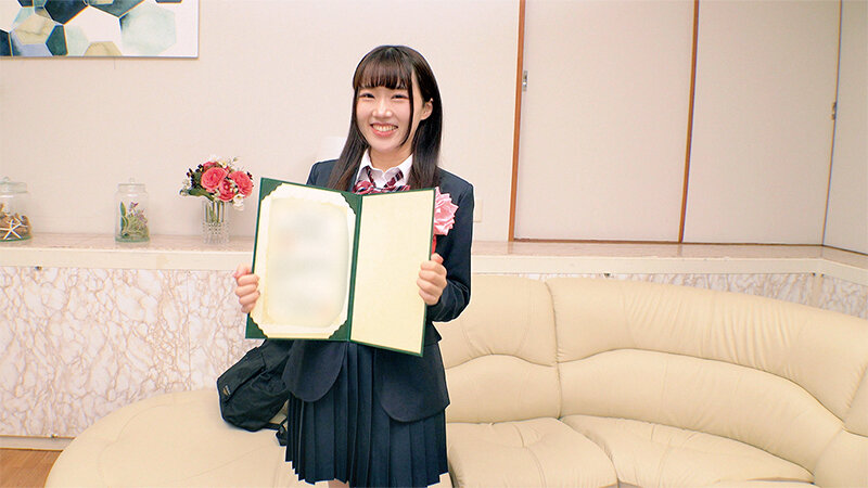 「素人女子校生が卒業式直後にナンパされ制服姿のまま初めての中出し体験【みく&みさき】」のサンプル画像3枚目