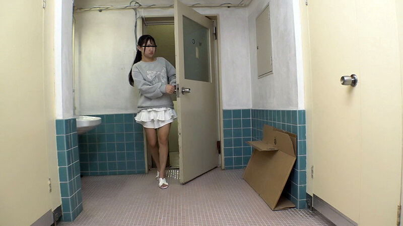「【素人女子大生】某女子大の校内トイレで羞恥プレイ&中出しセックス|リアル盗撮風映像」のサンプル画像4枚目