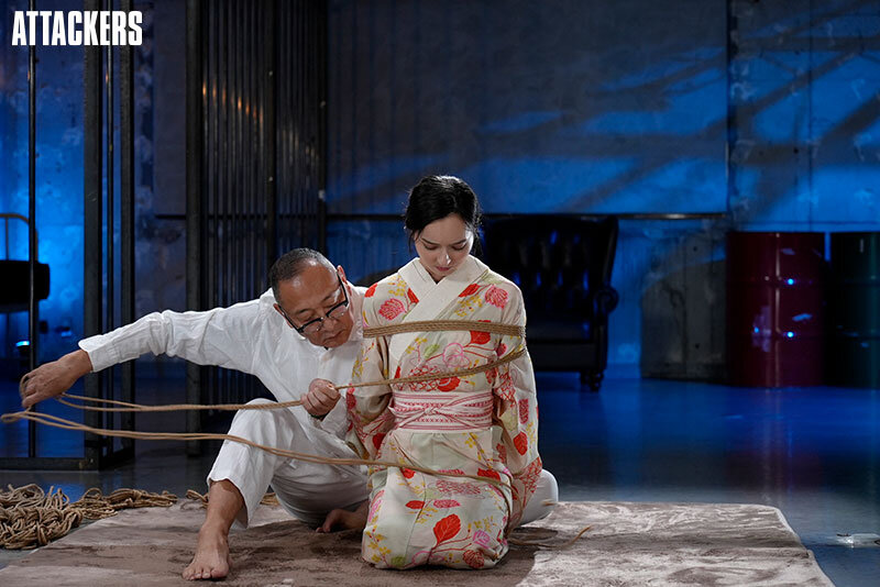 「西田カリナが魅せる本格緊縛SM！蝋燭・スパンキングで責められる縄姫ドキュメント」のサンプル画像9枚目