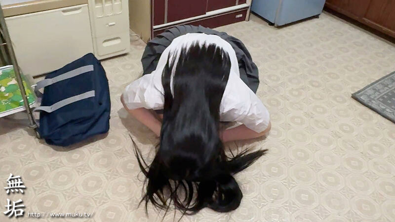 「白百合みなみ 美少女クラスメイトの弱みを握り3P中出し！美乳女子を堕とす背徳プレイ」のサンプル画像2枚目