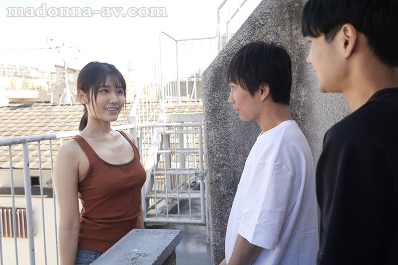 「神宮寺ナオ 巨乳人妻が童貞を逆転支配！汗だく密着中出しで躾けられる熟女の誘惑」のサムネイル