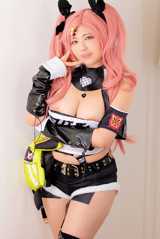 「【美少女コスプレイヤー】Gカップ巨乳レイヤーと10人乱交！フェラ＆中出しで絶頂連発」のサンプル画像19枚目