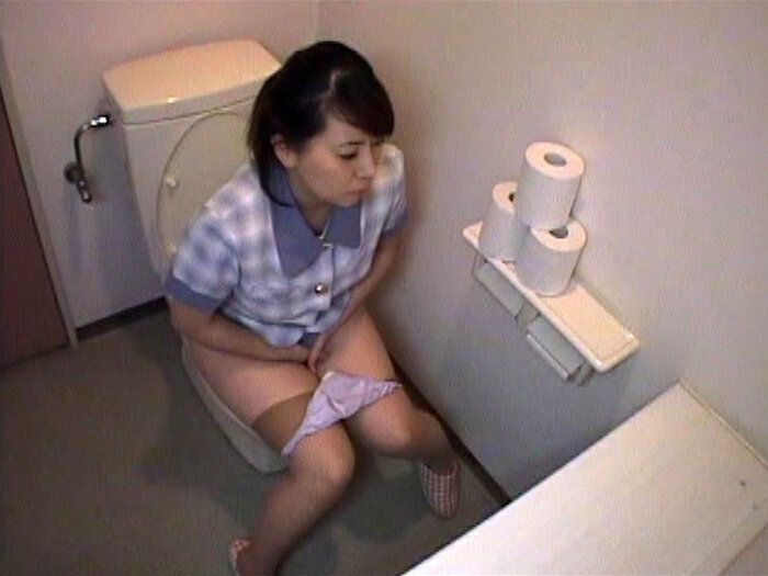 「【素人盗撮】いつでもどこでもオナニー姿をのぞき見！興奮の4時間スペシャル映像集」のサンプル画像3枚目