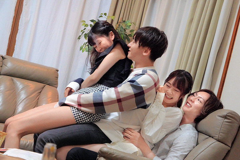 「【素人JD】美少女女子大生2人組が乱交合コンで中出しハメ撮り！本能むき出しの激しいプレイ」のサンプル画像4枚目