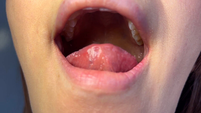 「【素人ナンパ】商社営業のお姉さんれなちゃんに街角で声かけ口内観察に挑戦」のサンプル画像10枚目