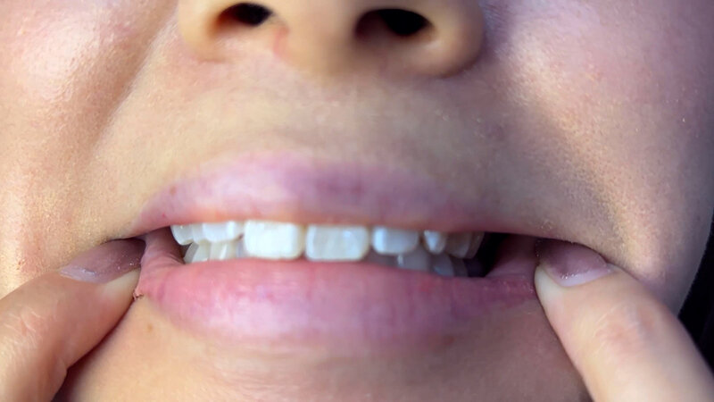 「【素人ナンパ】商社営業のお姉さんれなちゃんに街角で声かけ口内観察に挑戦」のサンプル画像5枚目