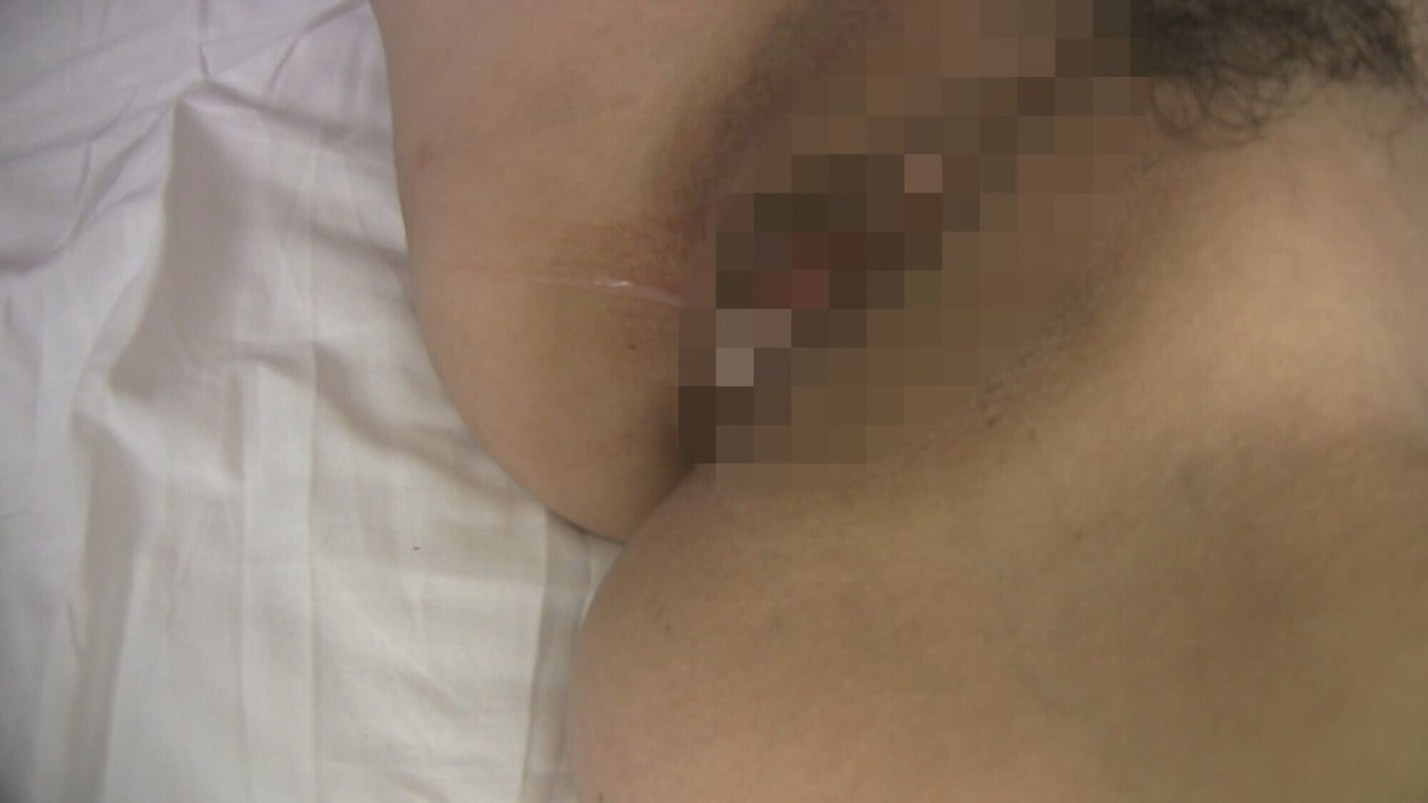 「アンケートにやってきたのにぐいぐい迫られ大興奮!欲求不満のセレブ熟女!」のサンプル画像10枚目