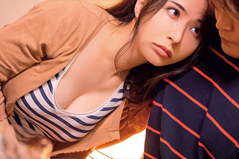 「【晶エリー】巨乳人妻がセーラー服コスプレで豹変！寝取られ中出しされる淫乱妻の誘惑」のサンプル画像2枚目