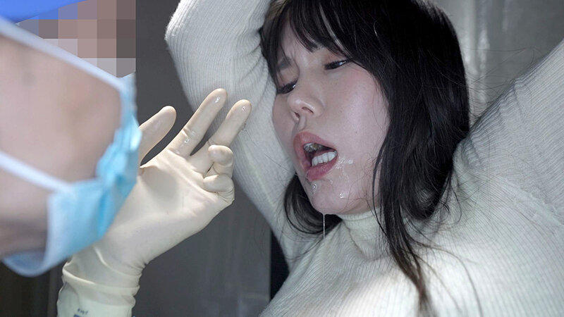 「【素人かな】拘束×クスコ×潮吹きで連続アクメ！研究所で絶頂オーガズム体験」のサンプル画像4枚目