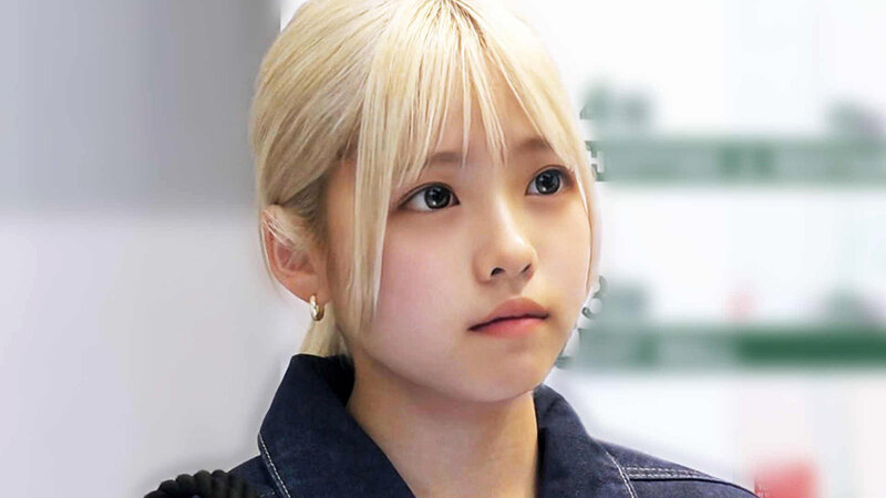 「美少女制服女子が電車内で辱めを受ける羞恥プレイ|興奮必至の過激シチュエーション」のサンプル画像13枚目