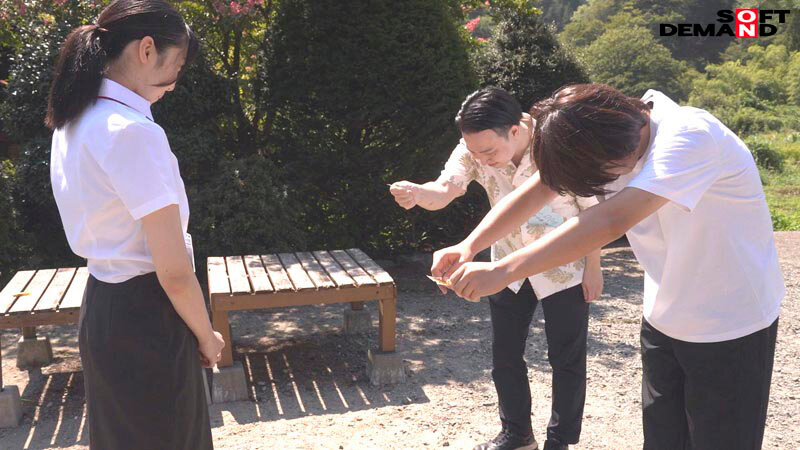 「倉持侑未・釜谷明日華・菱沼萌咲がOL姿で童貞くんを優しく筆おろし！ドキドキ初体験ドキュメント」のサンプル画像8枚目