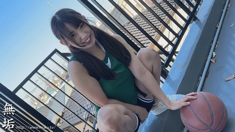 「【素人カップル】汗だく運動部美少女と放尿お漏らし中出しSEX！部活帰り即ハメBEST」のサムネイル