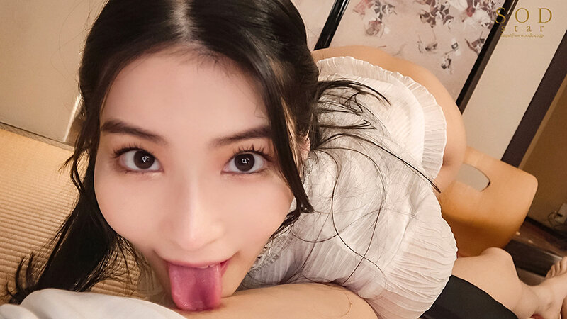 「本庄鈴の長身スレンダーボディに密着イタズラ！我慢できずに中出しされる日常密着ドキュメント」のサンプル画像16枚目