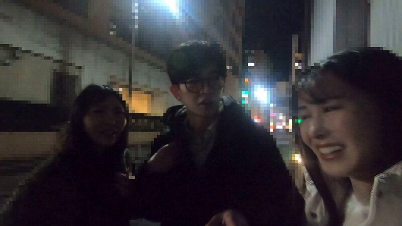 「涼花くるみ・幾野まち｜美少女ビッチ2人組がM男を逆ナンパ！ドS責めで悶絶させる逆ハーレム」のサムネイル