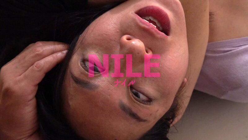 「佐久間楓が魅せる緊縛プレイ|巨乳人妻が縛りで悶える熟女調教動画」のサンプル画像4枚目