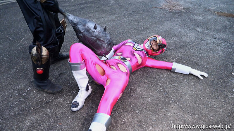 「及川うみが女戦士に変身!超戦隊シールドファイブで魅せる迫力のアクション&ピンチシーン」のサンプル画像3枚目