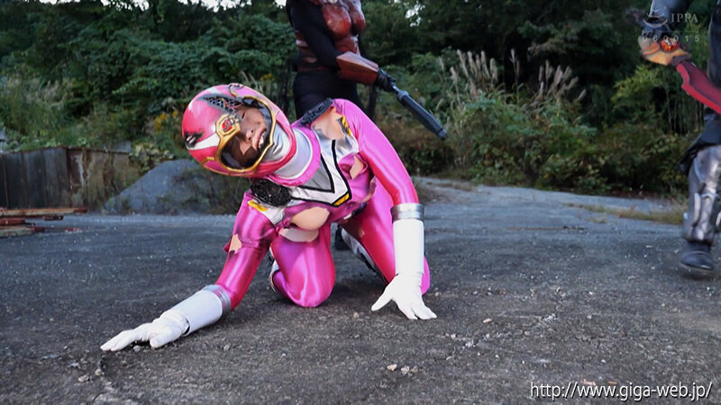 「及川うみが女戦士に変身!超戦隊シールドファイブで魅せる迫力のアクション&ピンチシーン」のサンプル画像4枚目