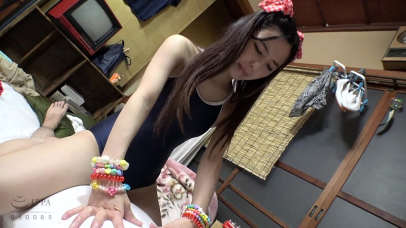 「美少女騎乗位コレクション|スレンダー微乳美女がまたがり腰振り悶絶4時間ベスト」のサンプル画像3枚目