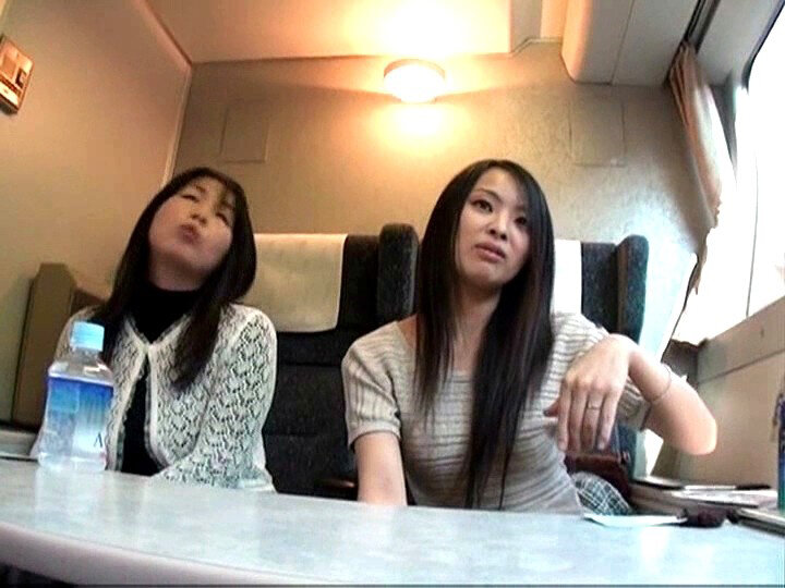 「【人妻不倫】欲求不満な主婦が温泉旅行で乱交プレイに溺れる熟女の背徳セックス」のサムネイル