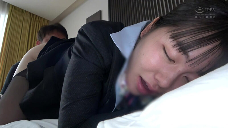 「塚本さや・美木ひなの出演|人妻スチュワーデスの濃厚キス&顔射ごっくんプレイ|美乳パイパン熟女」のサンプル画像5枚目