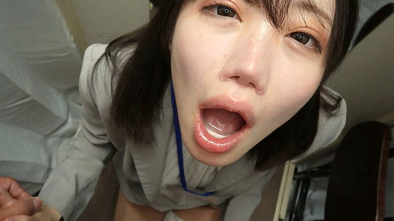 「ミニスカお姉さん店員がこっそりフェラご奉仕!美脚がたまらない脚フェチ必見の興奮映像」のサンプル画像9枚目