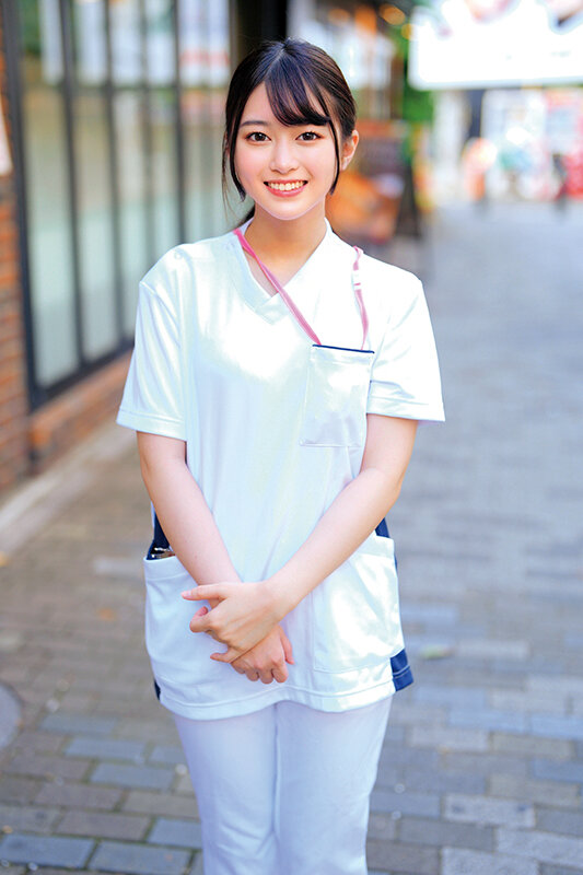 「美少女ナースが童貞を優しく筆おろし！巨乳スレンダー看護師の手コキ騎乗位で中出し」のサムネイル