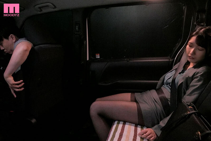 「宮西ひかる NTR作品｜スレンダーお姉さんOLが個人タクシーで寝取られるカーセックス動画」のサムネイル