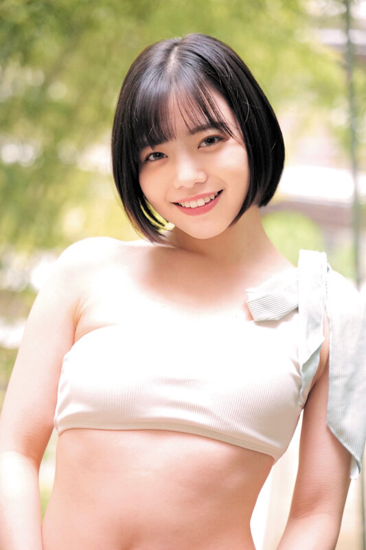 「素人女子大生ひかる＆なぎさが水着マッサージでナンパされ中出し！夏のビーチギャル発情体験」のサンプル画像2枚目