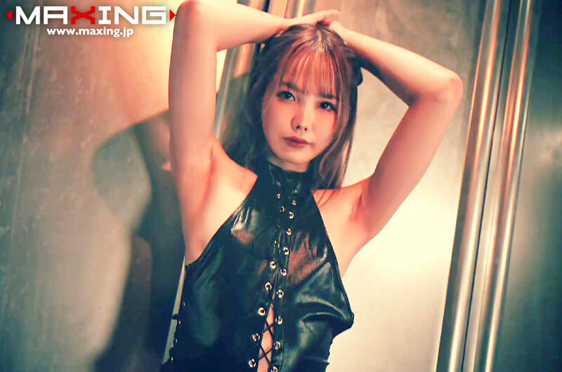 「松本いちかがボンテージ姿で痴女プレイ！スレンダー微乳美女のフェラ＆中出し濃厚セックス」のサンプル画像12枚目