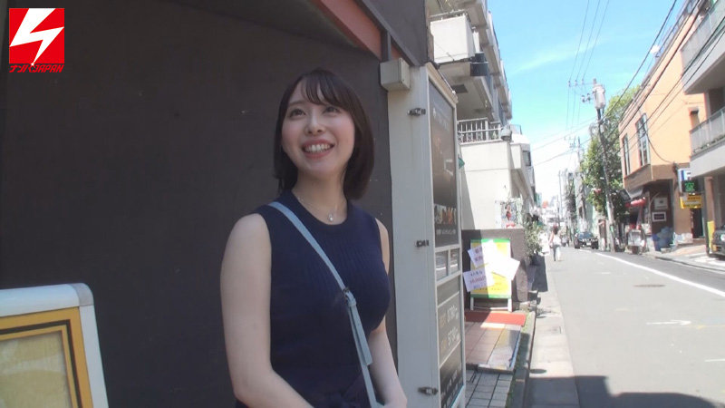 「【素人妻ひな】巨乳人妻との生ハメ撮り中出しセックス！美人若妻のフェラ奉仕が最高すぎた」のサムネイル