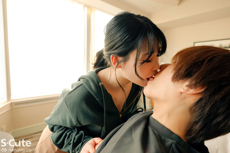 「逢月ひまり 美乳美少女が魅せる騎乗位とフェラ オナニーも披露する八重歯の可愛い女の子」のサンプル画像13枚目