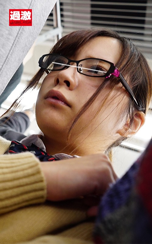 「【顔射】眼鏡女子校生が恥じらいながら顔にザーメンを浴びる姿がエロすぎる」のサンプル画像6枚目