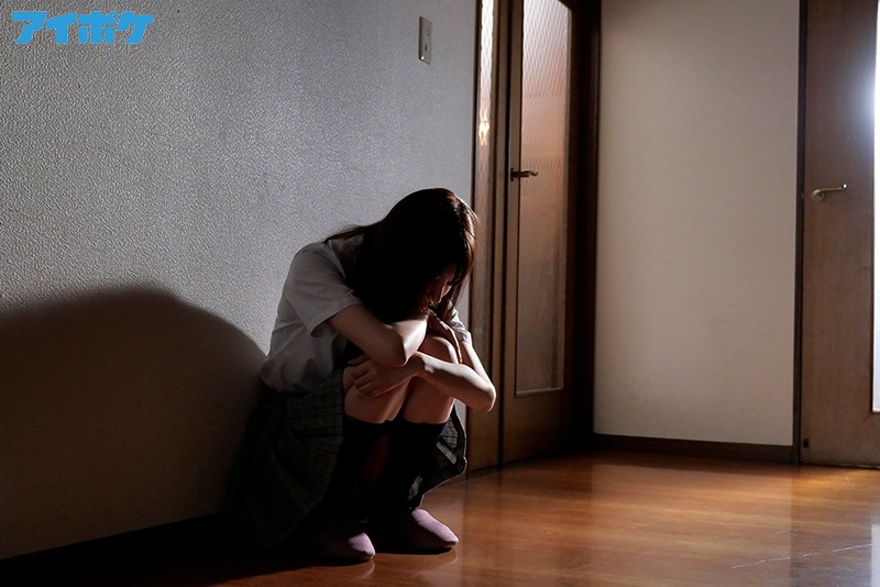 「楓カレンが女子校生スク水姿で辱めを受ける！スレンダー美少女の競泳水着プレイ」のサンプル画像2枚目