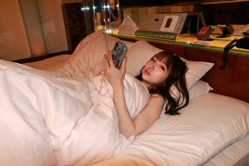 「【素人】小柄な美乳女子大生りなが3P体験！潮吹き＆顔射で乱れる美少女ナンパ作品」のサンプル画像5枚目