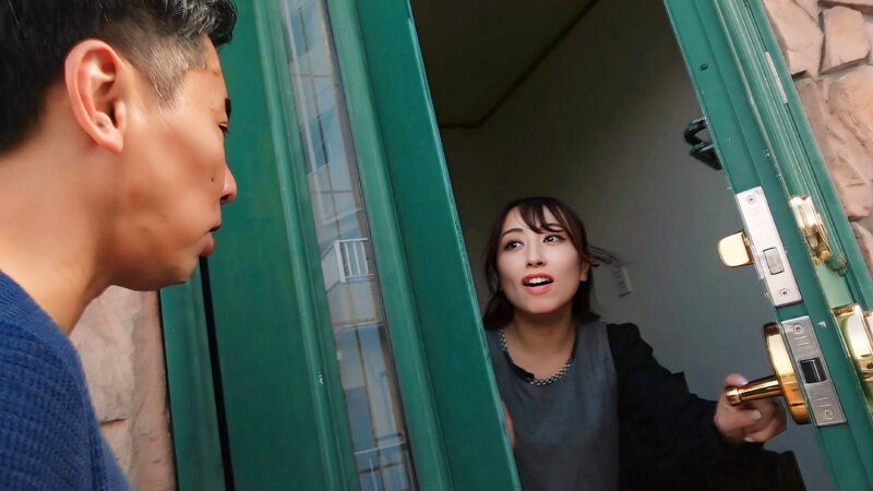 「【素人人妻】自宅で声我慢不倫セックス!背徳感に濡れるお母さんが中出しを受け入れる熟女動画」のサンプル画像4枚目