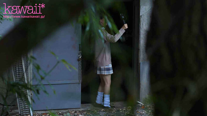 「赤名いと 制服美少女が中出しアクメで絶頂！M女インフルエンサーの生々しい記録」のサンプル画像4枚目