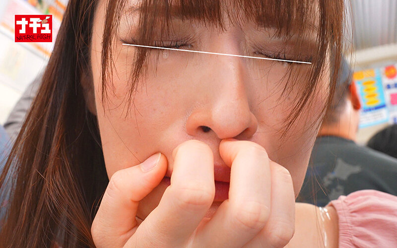 「スレンダー美少女が電マと指マンで羞恥の潮吹き絶頂!恥じらいながら感じまくる姿がエロい」のサンプル画像5枚目