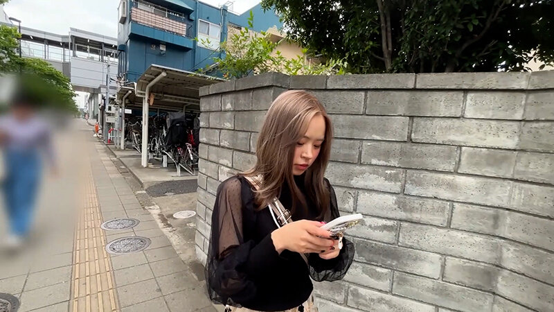 「【素人ナンパ】美人お姉さんアシスタント美容師はるちゃんに街角で声かけ恥じらい観察プレイ」のサムネイル