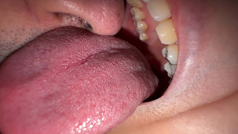 「【個人撮影】湊波流のデカ舌ディープキス＆ツバ鼻吸い」のサンプル画像14枚目