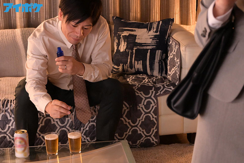 「楓カレンが魅せるお姉さんNTR！媚薬漬けフェライラマチオで翌朝まで絶頂する寝取られ作品」のサンプル画像2枚目