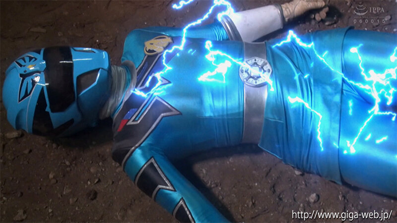 「泉りおんが女戦士に変身！ヒロインピンチで絶体絶命の戦隊バトルアクション」のサンプル画像11枚目