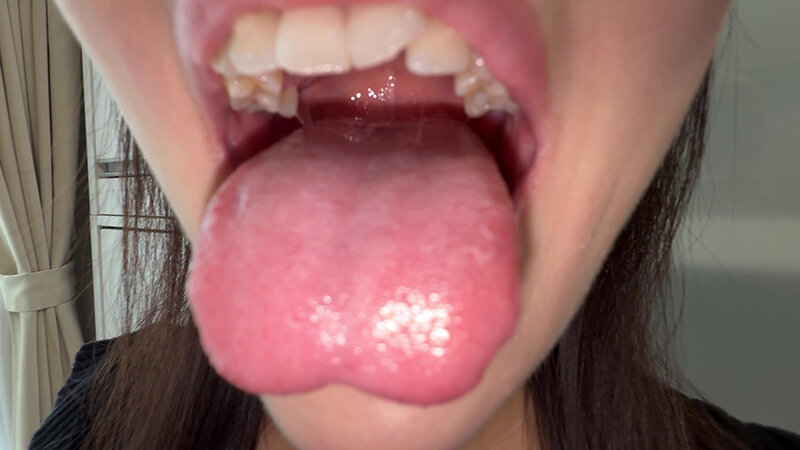 「【原美織】素人お姉さんをナンパ！個人撮影で魅せる舌ブラシ汚舌苔採取の衝撃映像」のサンプル画像14枚目