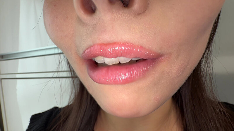 「【原美織】素人お姉さんをナンパ！個人撮影で魅せる舌ブラシ汚舌苔採取の衝撃映像」のサンプル画像8枚目