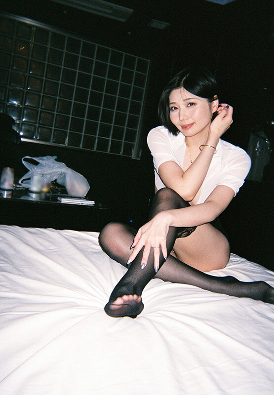 「真野祈とラブホデートでハメ撮り！ごっくん＆中出しを何度も求める濃厚セックス」のサムネイル