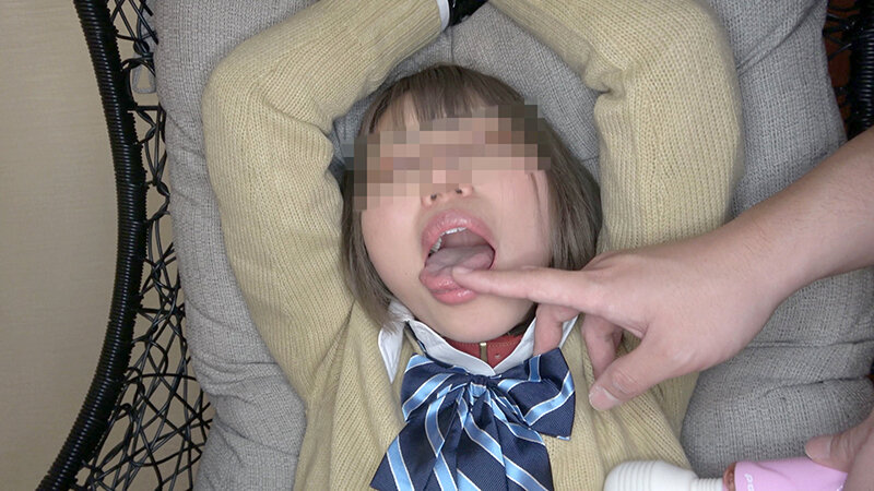 「素人ギャル女子大生が3P・4Pで顔射されるSM調教プレイ|過激な投稿動画」のサンプル画像8枚目