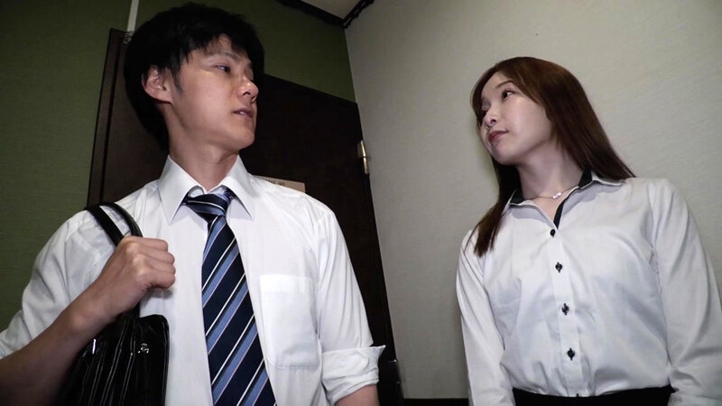 「小春まり 美人女上司と相部屋で不倫中出しSEX|スレンダー人妻OLと騎乗位・顔面騎乗」のサンプル画像3枚目