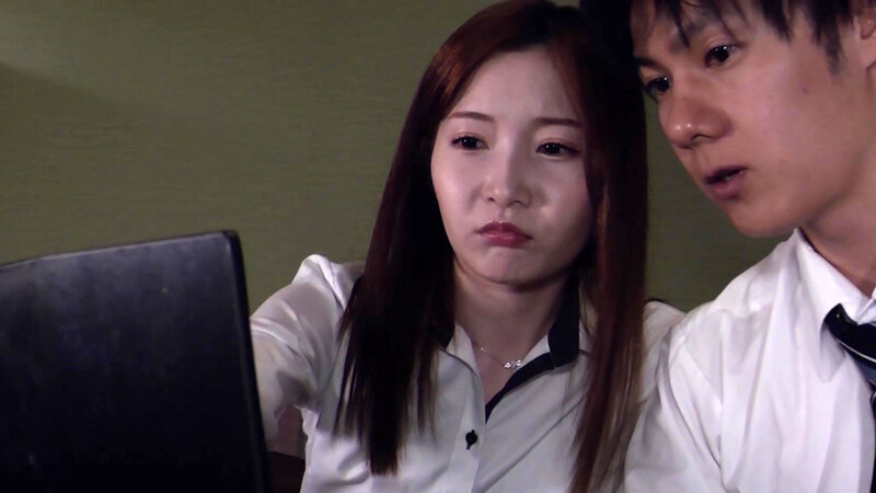 「小春まり 美人女上司と相部屋で不倫中出しSEX|スレンダー人妻OLと騎乗位・顔面騎乗」のサンプル画像4枚目