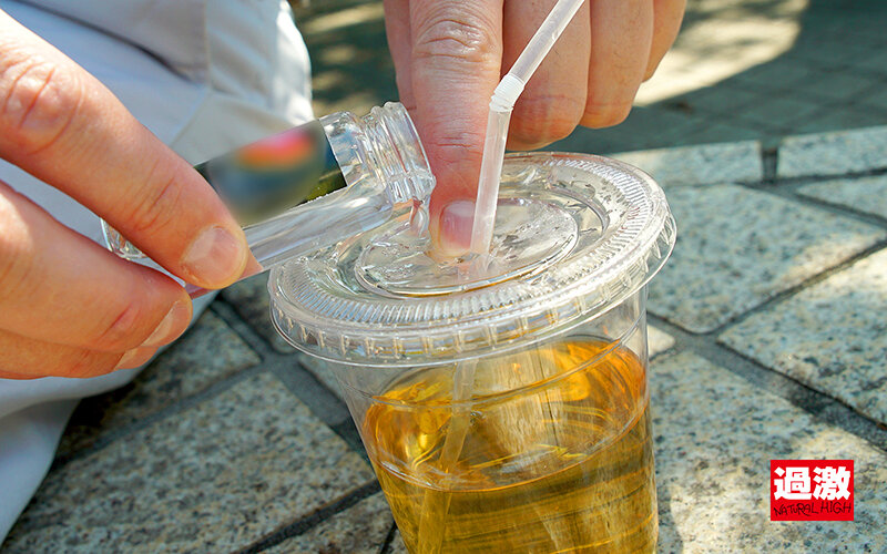 「【素人】野外露出で潮吹きオナニー!異物挿入で絶頂アクメする美女の過激プレイ動画」のサンプル画像15枚目