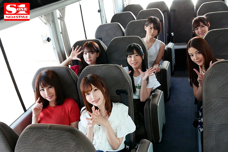 「三上悠亜・あやみ旬果ら豪華巨乳美少女7人が魅せる夢の大乱交ファン感謝祭」のサムネイル